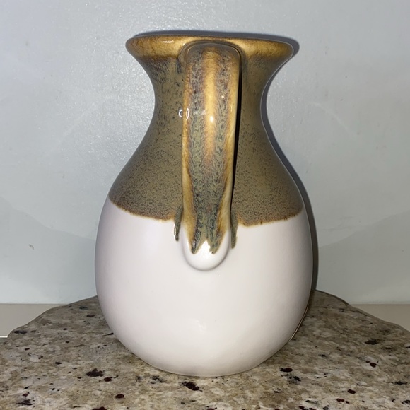 Harris Potteries Made In USA 2 Tone Ivory Matte Sandstone Ceramic Glazed Pitcher - Picture 3 of 11